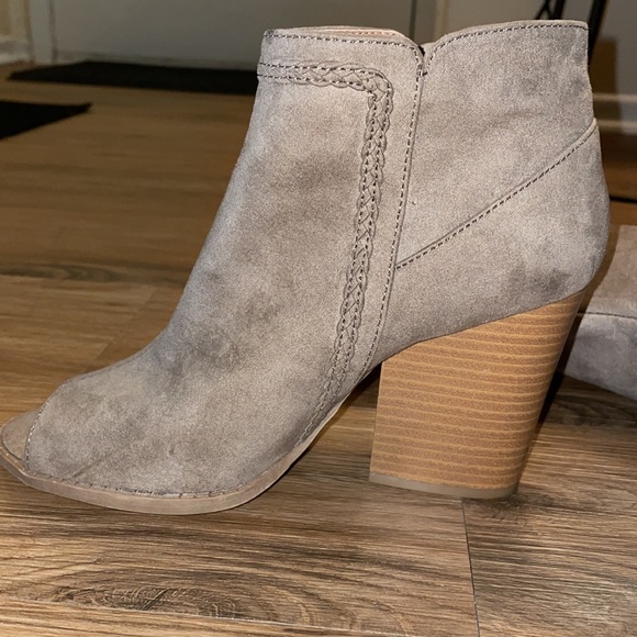 Open toe booties - Picture 3 of 4